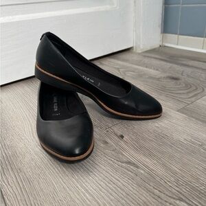 Anne Klein iFlex Size 7 Black Flats